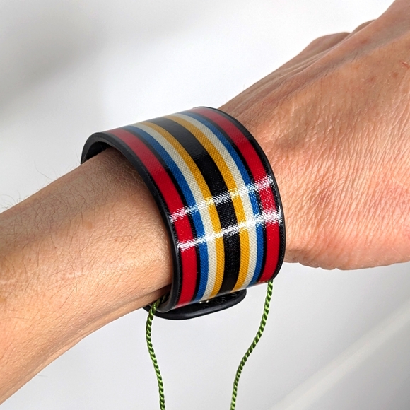 Vera Bradley NWT Candy Bracelet Barcelona stripes 8 inch red yellow blue white - Picture 3 of 12